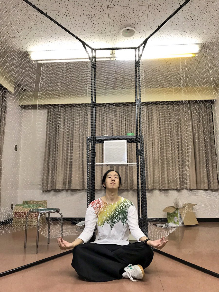 garig0ri's tweet image. 金網の設置も完了。
此処に電流を流し、デスマッチを開催します。(しません)
#毒虫プロダクション 
#ZAF2017 
#逗子アートフェスティバル2017