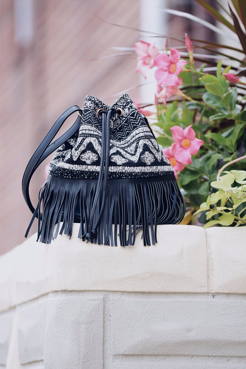 marisolflamenco's tweet photo. Now on my blog this beautiful "Tribal Bag": https://t.co/v4bDbso5qF 😍
#fashionblogger #bags #mariestilo #fashionista #moda #fashionfall https://t.co/0djCRanLq0