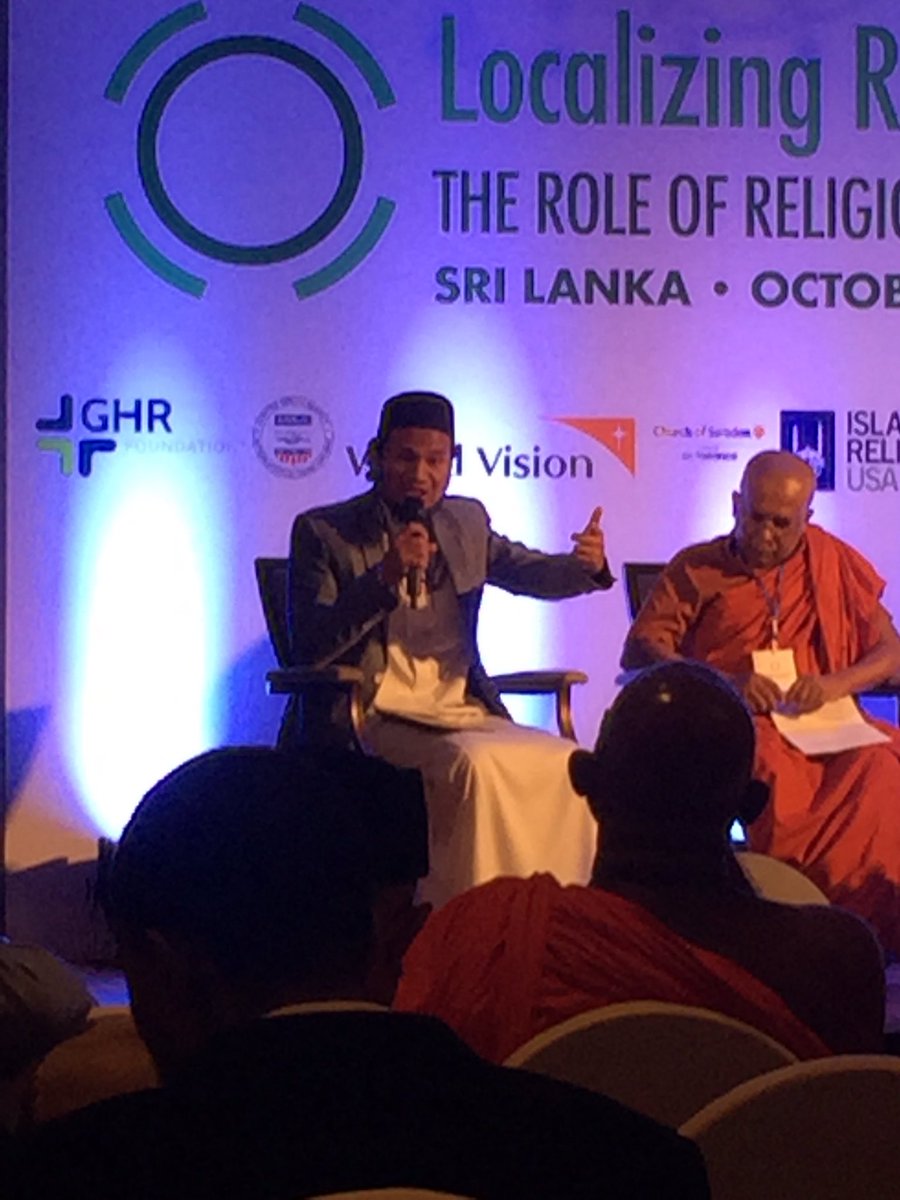Drsmeeee's tweet photo. Sheikh Arkam on holding tension between promoting and defending his faith & working with other faiths for humanitarian work. #localizedaid https://t.co/70oaVZZQsL