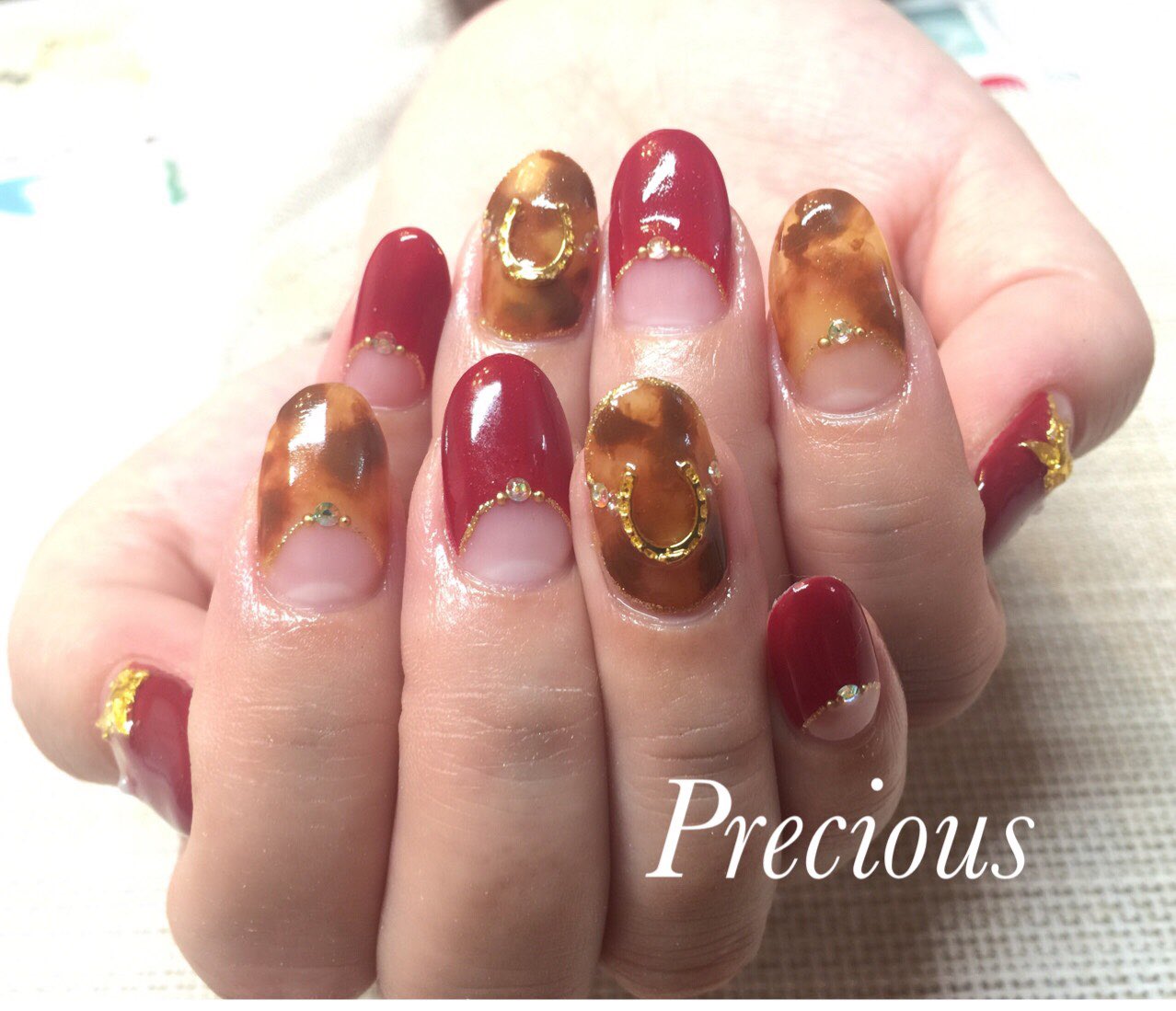 Precious べっ甲と逆フレンチネイル 秋の定番のべっ甲ネイルも 逆フレンチで女性らしさup お持ち込みパーツでオリジナルネイルになりました O O Precious 048 915 55 Precious 17秋ネイル 派手 ネイル 秋ネイル べっ甲ネイル T Co