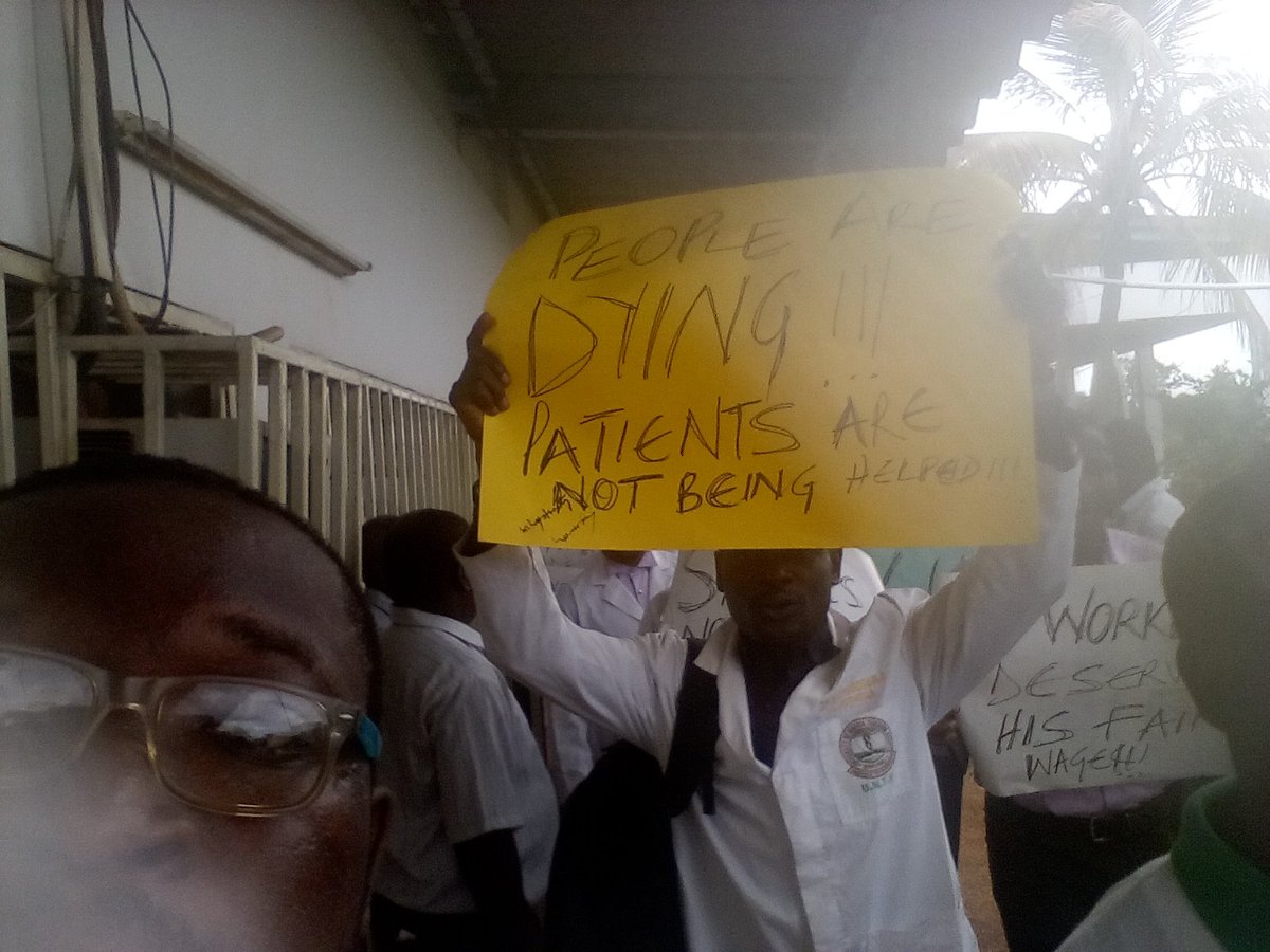 ARD_UNTH's tweet photo. @lindaikeji 
Doctors in UNTH Enugu protesting the rapidly deteriorating standard of care and poor Mgt of the hospital.
Pls,TELL THE WORLD!! https://t.co/C3tRTlRvby