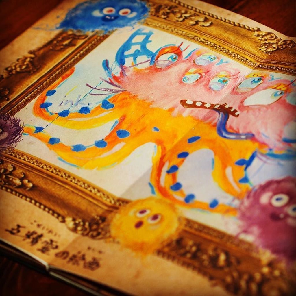 calar_ink's tweet photo. 魔法使いインクの描いた
「五精霊」の絵も
なんと! 本になっちゃった!!
#六本木アートナイト
#DuringTheNight
#よるのあいまに
#art #livepainting #monster #projection #… https://t.co/6Bb90XfM31 https://t.co/LsR1DM2kjb