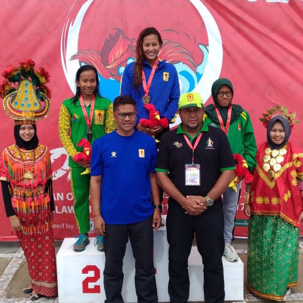 akuatikid's tweet photo. #pomnas2017 200M gaya kupu2 putri:
1. Raina Saumi (Jabar) 02.29,21
2. Resy Dwi Ananda (Sumut) 02.38,74
3. Dea Salsabila (Jatim) 02.39,13 https://t.co/iPaQjLzr0a