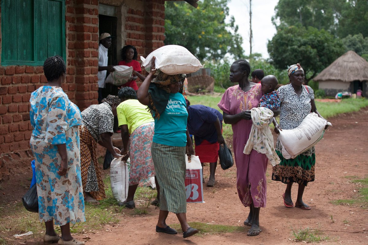 annettesnowgal's tweet photo. ActionAid while Kiryandongo refugee camp distributing food to the refugees. #unfreezeaccounts #FreeActionAid @actionaiduganda @nicksonogwal https://t.co/13Vf0ipOOR