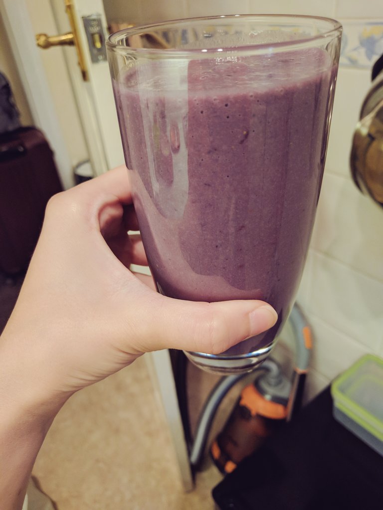 The_GreenBoat's tweet photo. Good morning! Good smoothie! 💪
#plantbased #RawVegan #veganism #govegan https://t.co/IaaEL9hNXh