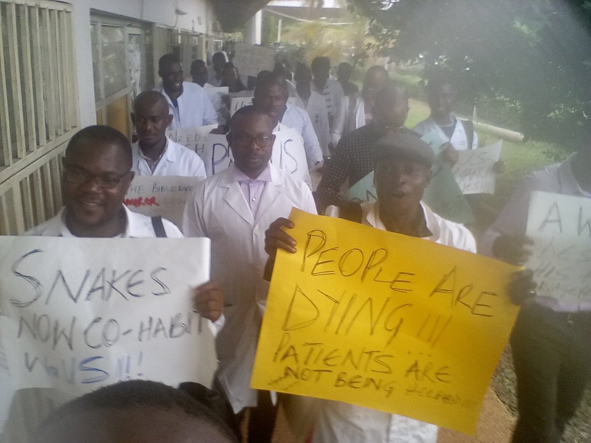ARD_UNTH's tweet photo. @IsaacFAdewole 

Doctors in UNTH Enugu say that service delivery has failed due to poor Mgt of the hospital. 
Pls, Sir, intervene NOW!!! https://t.co/qXbPX5zNJn