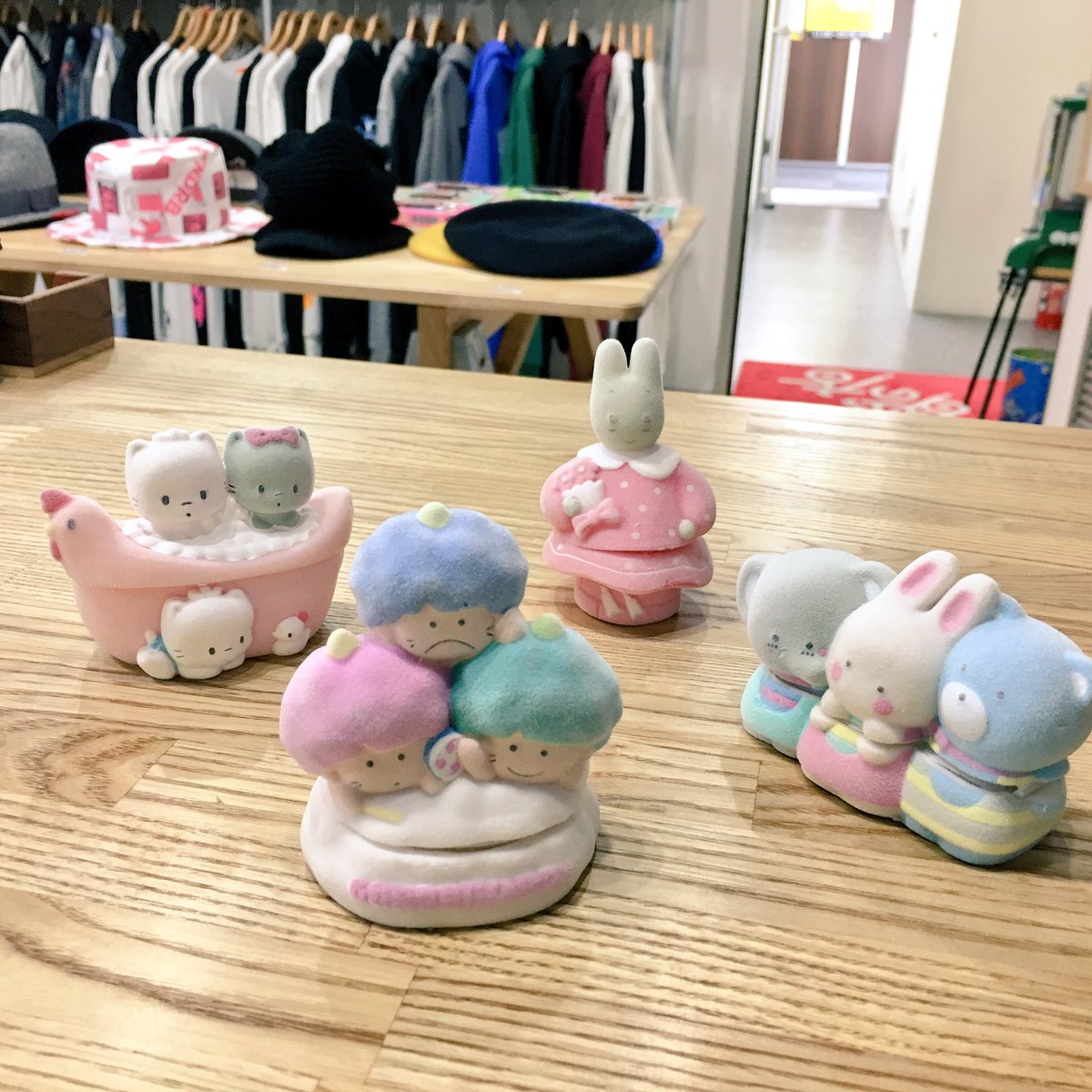 謎の店セレクト】 ”サンリオ フロッキーケース入りリング” 柔らかい 