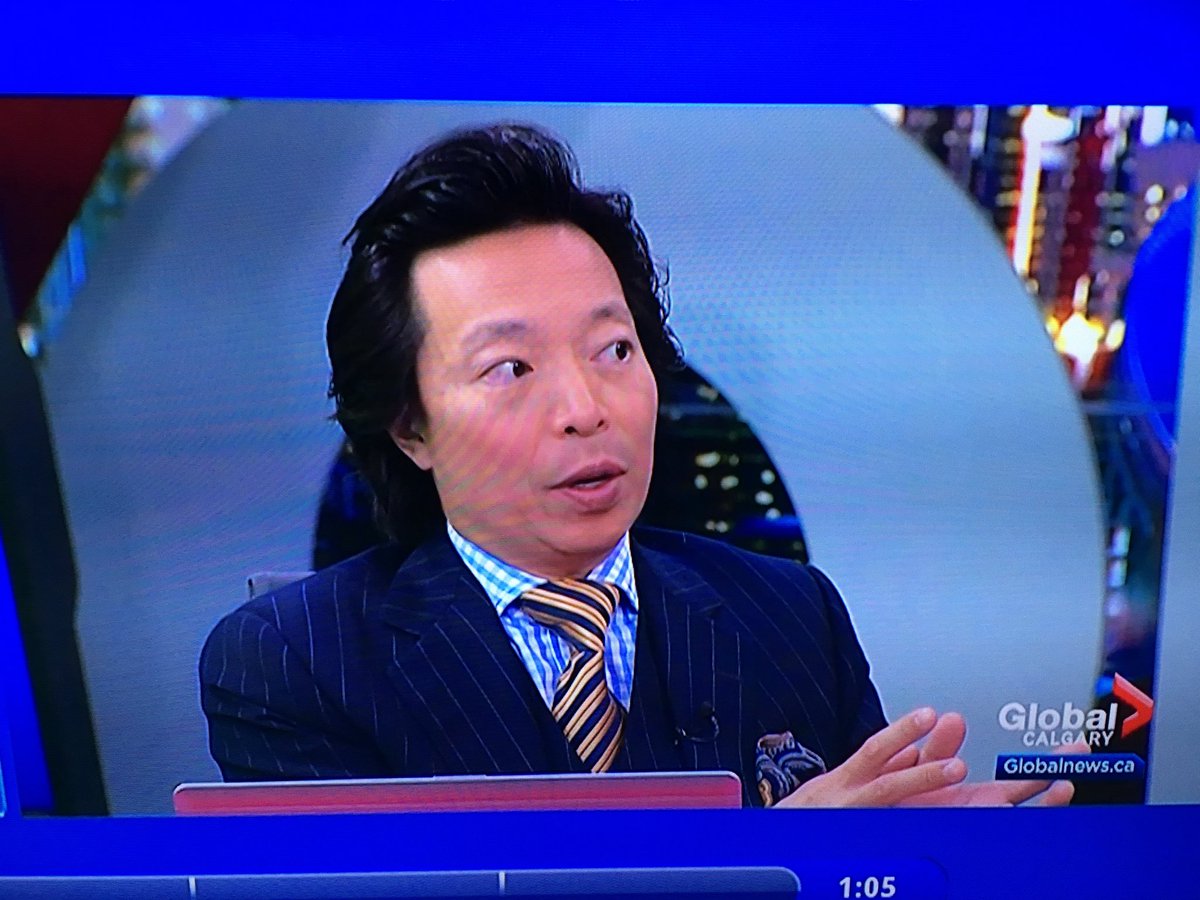 I believe John Mar is sporting a quadruple Windsor knot on <a href="/GlobalCalgary/">Global Calgary</a> tonight. 
#yycvotes