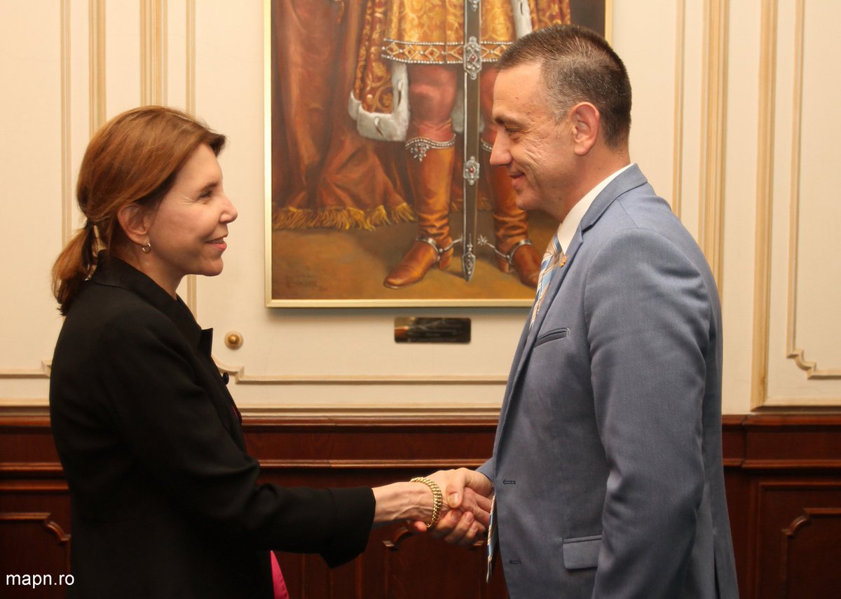 RRInternational's tweet photo. Ministrul Apărării, Mihai #Fifor, şi ambasadorul Franței, Michele #Ramis, au discutat despre relațiile bilaterale în domeniul militar https://t.co/6pCZz9zTBa