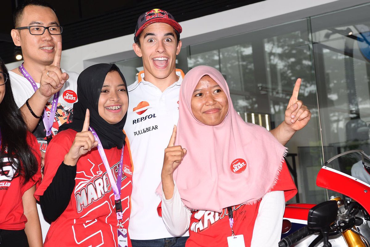 marcmarquez93's tweet photo. Enjoying in #Jakarta where fans are so special!!
Sangat senang di Jakarta bersama fans yang sangat spesial!
#Indonesia https://t.co/vcwWB969Ly