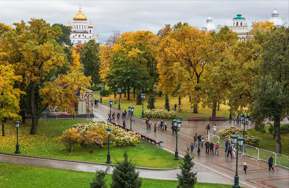 EmbassyofRussia's tweet photo. Central #Russia including #Moscow enters #GoldenAutumn mini-season when foliage &amp; leaves turn golden yellow making for magical sceneries https://t.co/PuU5q8Q4ie