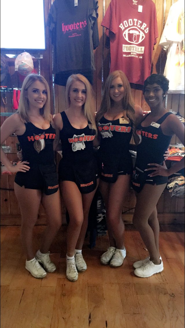 LauraMickett's tweet photo. #HootersTV https://t.co/I1exU1unNc