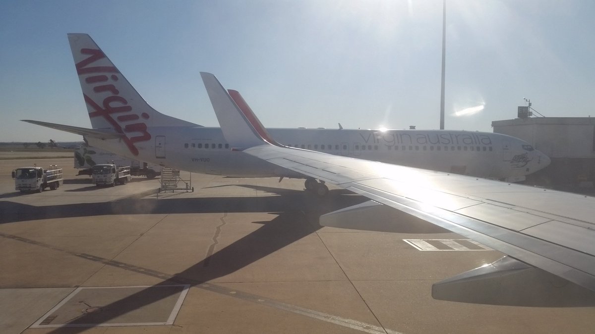 Sully27gp's tweet photo. #wingwatch 7e7-800 Formation parking👍 https://t.co/ET4ZtkqKUd