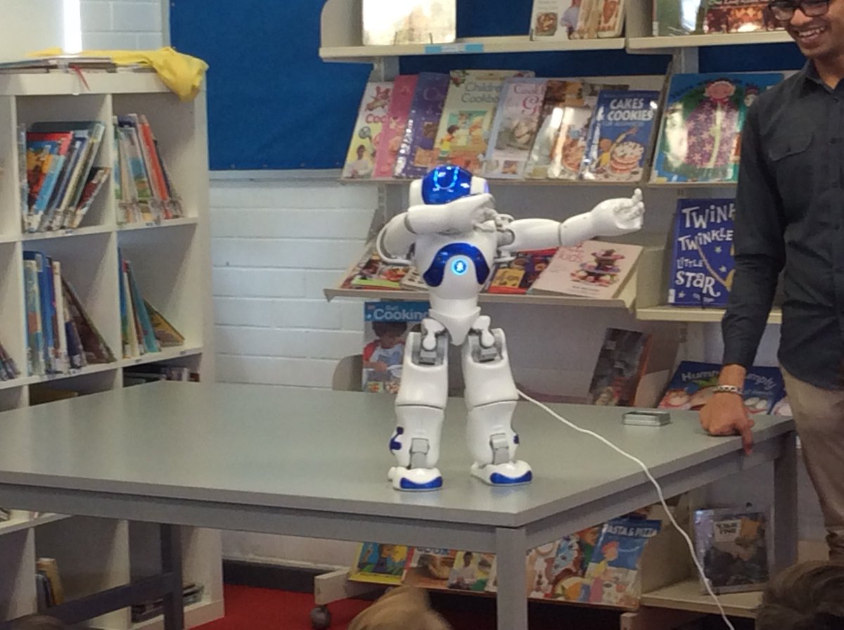 LynnTomlinson13's tweet photo. Great Incursion from Brainary today #coding #dtlead #StPats_Freo https://t.co/6hO4rDs5n8