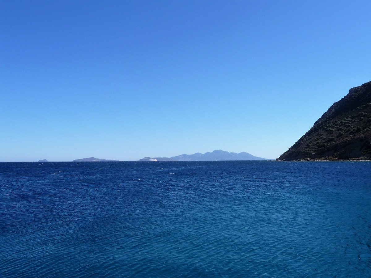TheUncovereds's tweet photo. Looking across from #Kefalos harbour to #Giali and #Nissyros. #Kos #Greece.  #Greekislands https://t.co/e3zXcz1iy2