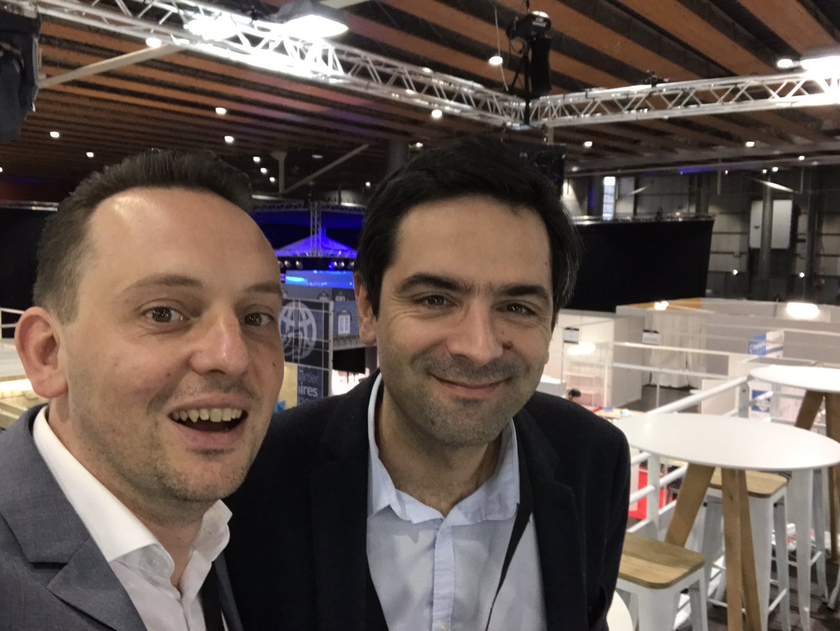 samueltapin's tweet photo. Sur le #rooftop du #civ2017 #conext avec @yannkervarec ! https://t.co/Vp894PctZm