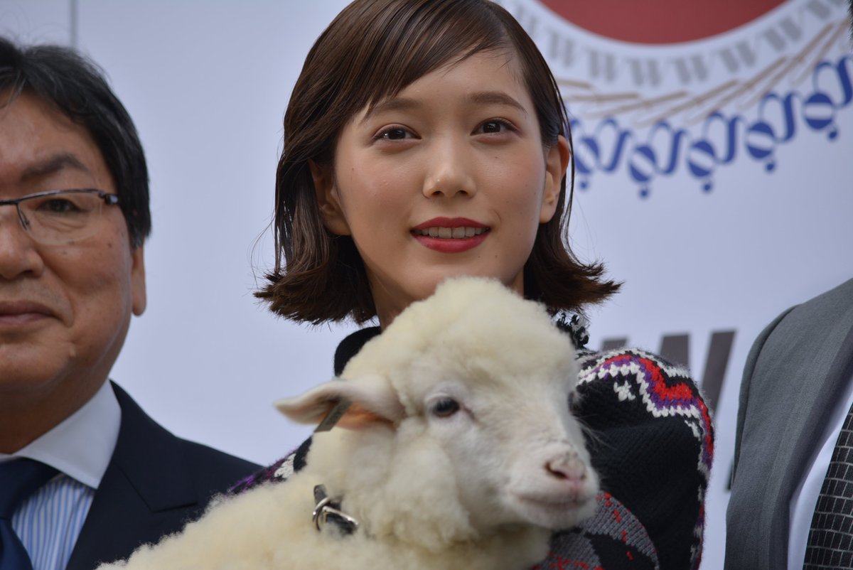 赤山恭子 映画ライター Luxury Merino Wool X Ginza Fashion Week 取材したんですが バッサーさまと羊がカワイイを超えており写真の数がものすごいです 本田翼 羊 かわいい かわいい 最強タッグに萌えが止まらない T Co 0vo9tjtewl
