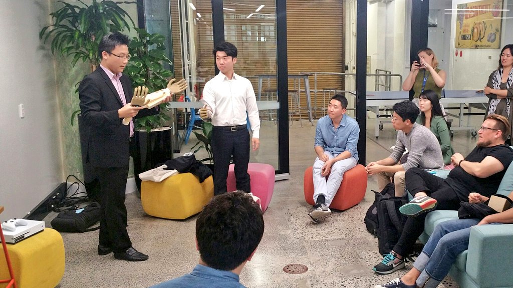 UTSStartups's tweet photo. #Hatcheryplus is buzzing!  Pitching and mingling with startups from different Korean accelerators. https://t.co/4Ai3srmeKA