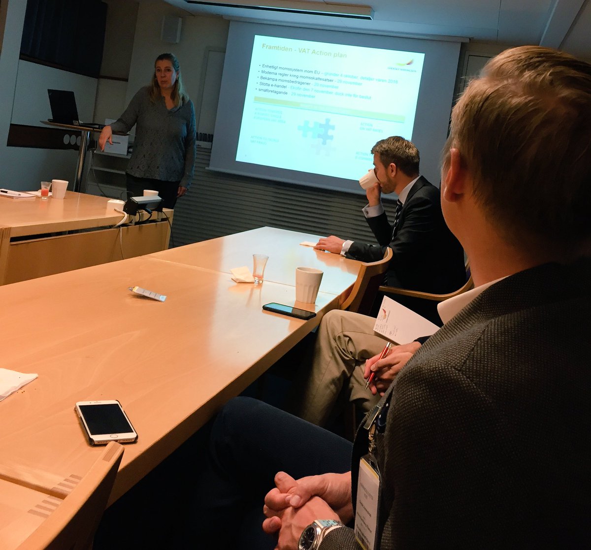 SweFinTech's tweet photo. "Momsfritt är belastad med dold moms" Just nu möte med @svenaringsliv om hur momsen för finansiella tjänster bör se ut. #swefintech #finans https://t.co/uNVrbsLhW1