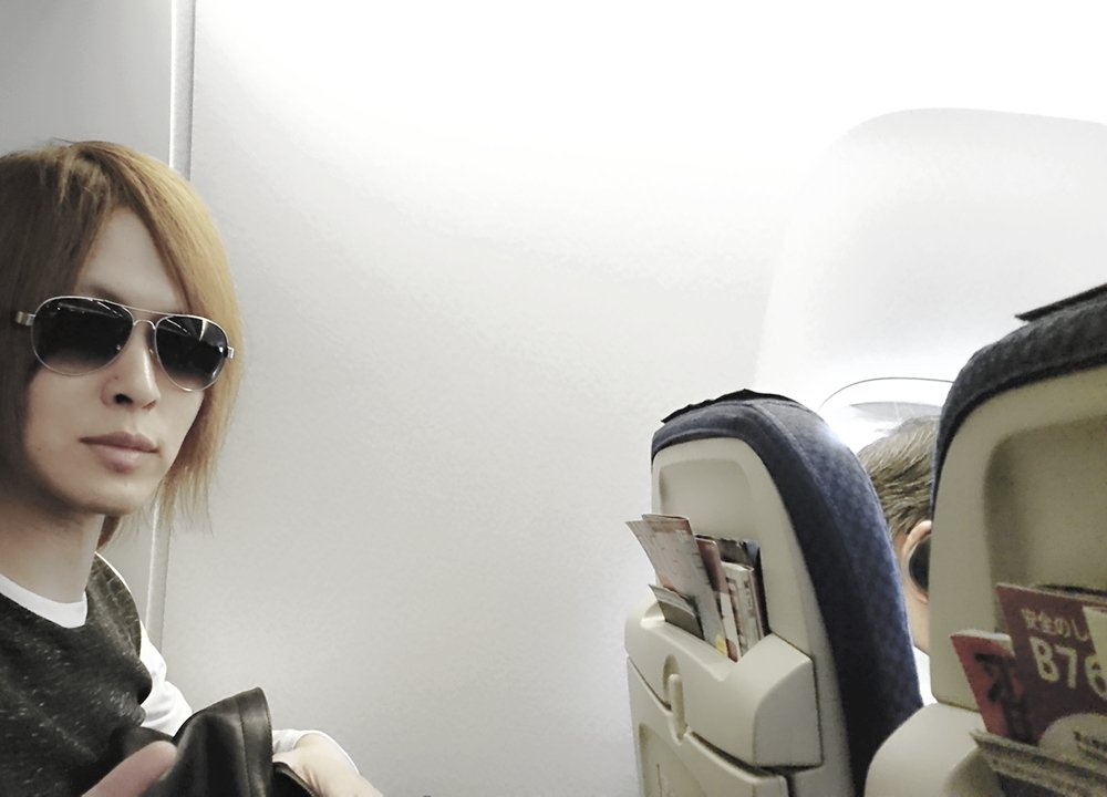 tcocorono's tweet photo. 今日から社員旅行で福岡です。

飛行機窓際だったから、わーい(^o^)って思ったら、ぼくの席だけ窓が無かったよ😦

#groupdandy #gdcandy #福岡 #九州 #ANA #迫害 https://t.co/I5zbg0Qasl