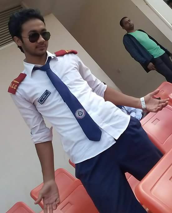 MunnaRoman's tweet photo. #2014_years_pic
#Sahruk_style
#my_dream_clg_dress
#Adamjee_cantonment_college https://t.co/t5Qd4EUCOi