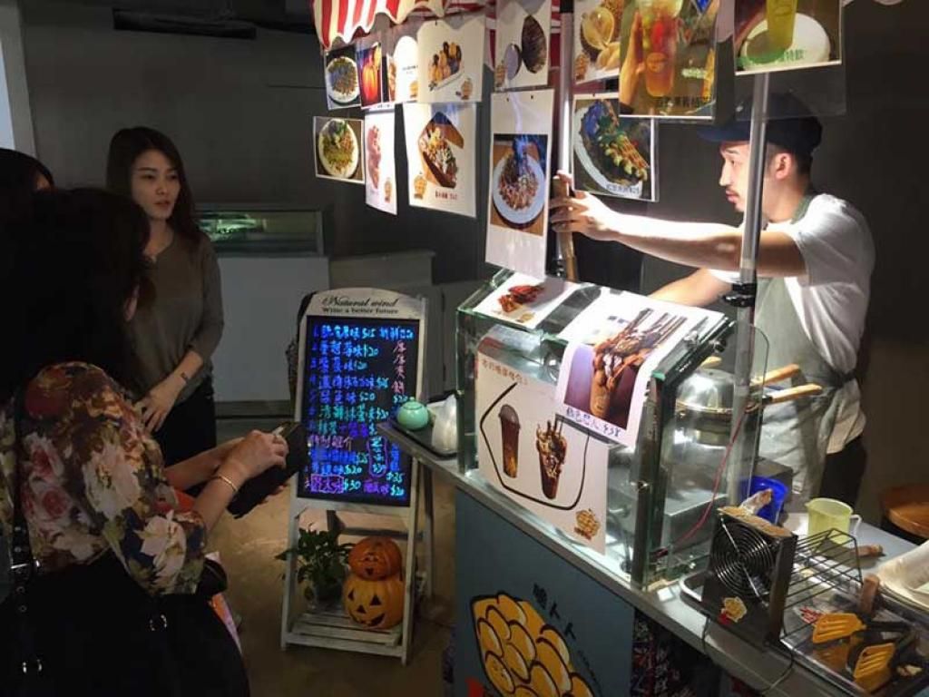 neonroom's tweet photo. Shopping in Macau - 7 Fun and Quirky Local Stores via @travel2next #macao https://t.co/N9yb0bvlZ1 https://t.co/0FgPl9bpo5