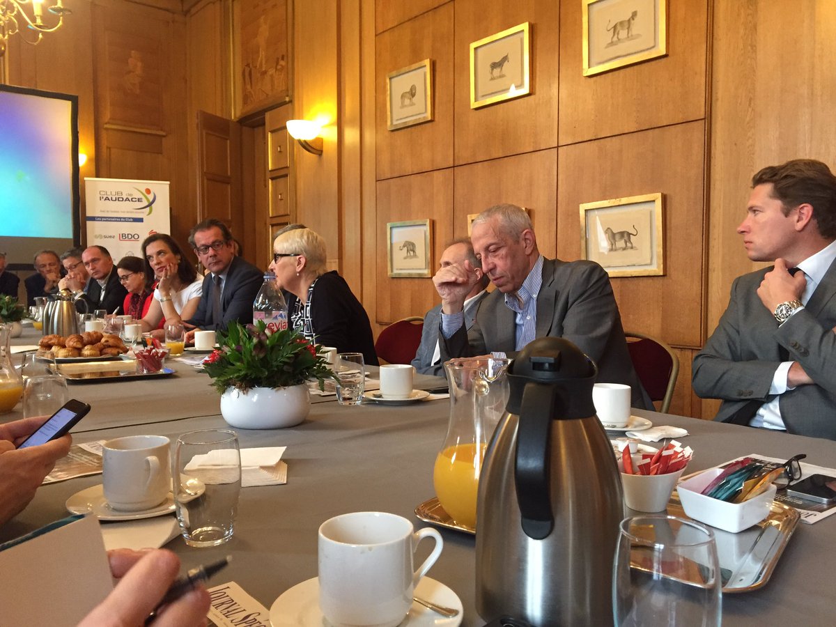 Vianeo_'s tweet photo. Mercedes Era @TLConseil #Clubdel'Audace "une bonne marque est avant tout un produit de qualité et un métier clair". https://t.co/1glWW55YZU