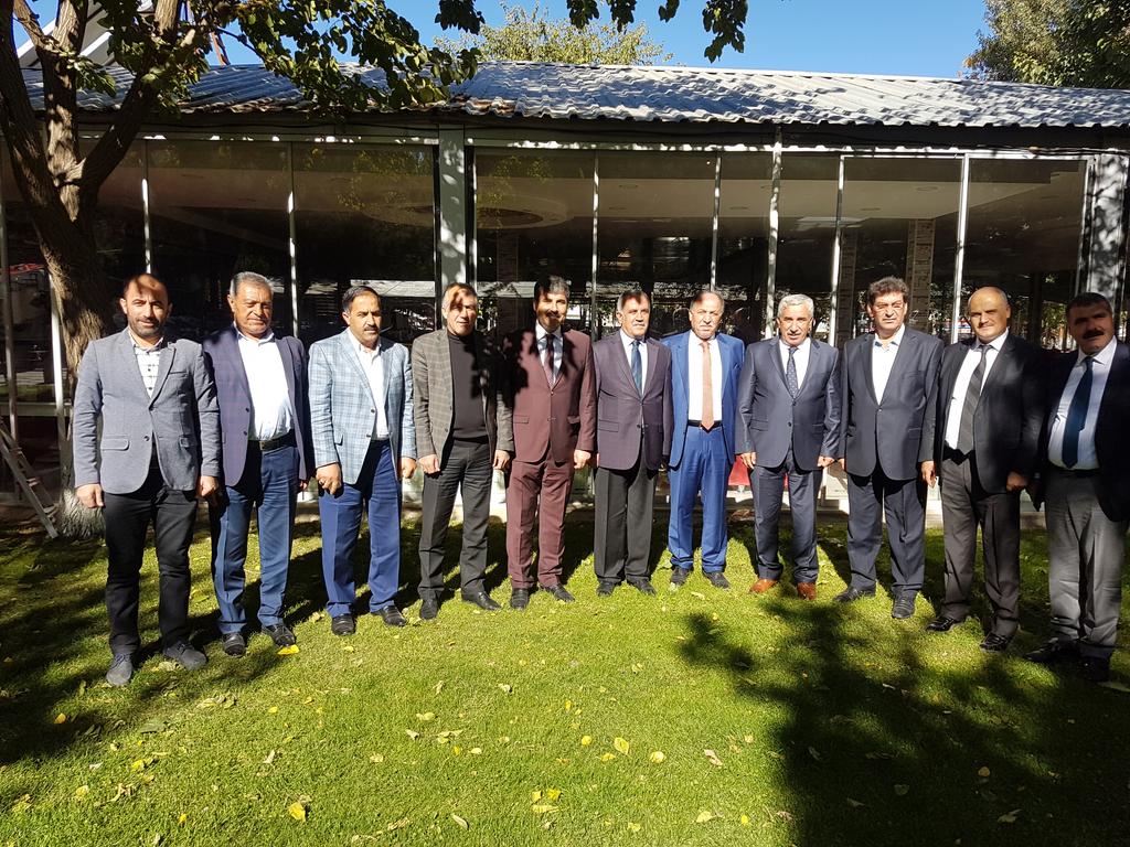 Feyat_ASYA's tweet photo. Il Başkanımız @RahmetullahYAK1 beyin başkanlığında Ilçe ve belde belediye başkanlarımız ile istisare toplantısı gerçekleştirdik. https://t.co/Jknz9Zy2Lu