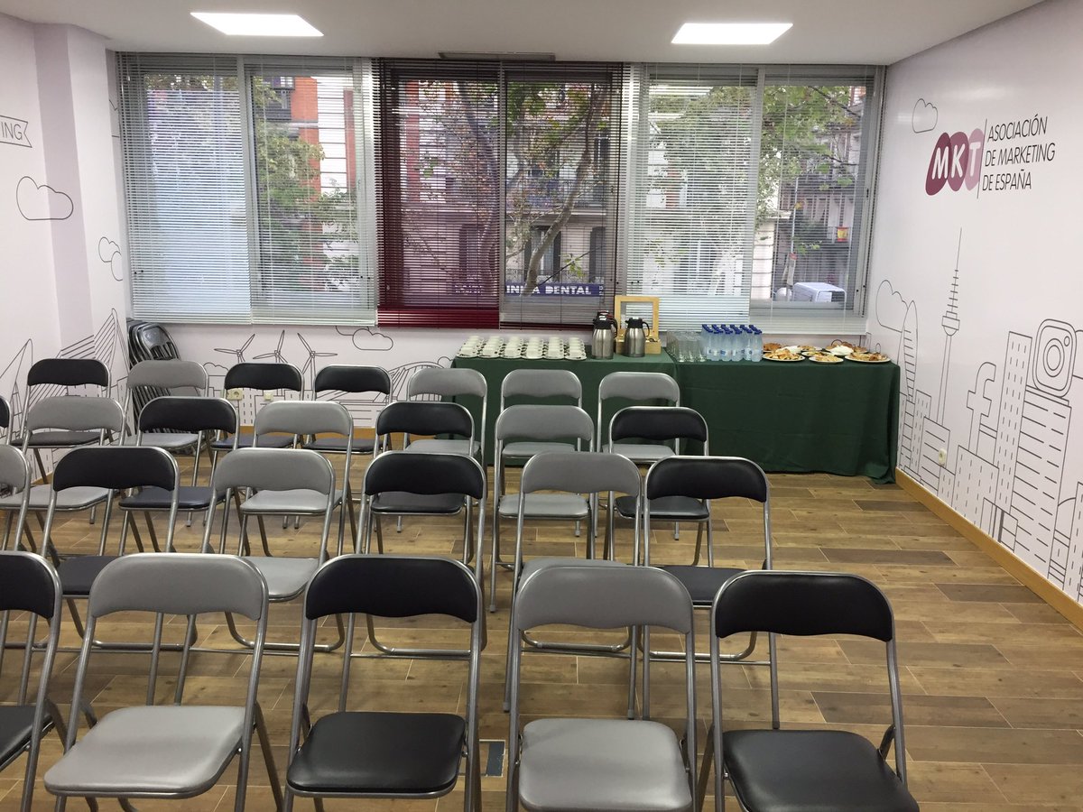 HugeSanz's tweet photo. Todo preparado para la charla #DigitasFEDE con @lafedepubli en la @asociacionMKT 👌🏼🤓 https://t.co/HlBAP0cdaf