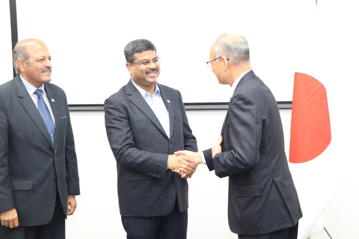 SujanChinoy's tweet image. Minister @dpradhanbjp told Chairman #ToyoEngineering take advtg of opps in India #LNG pipeline/petrochemicals/fertilisers-even #SkillIndia!