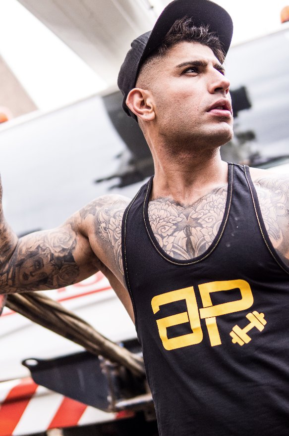 GunznPozez's tweet photo. "There is nothing of value to be gained inside your comfort zone." - #TuesdayThoughts #LiftInStyle https://t.co/LZ3F52OkJs