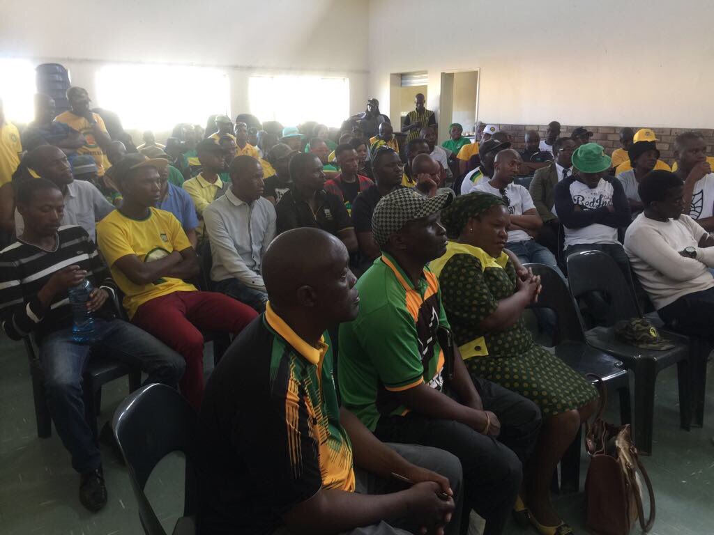 jeffradebefixit's tweet photo. Comrade @radebe_jeff consulting with branch leadership of uKhahlamba Region, Estcourt, KZN before the lecture. #JR17 #JeffFixIt https://t.co/gdAXIVqyAi