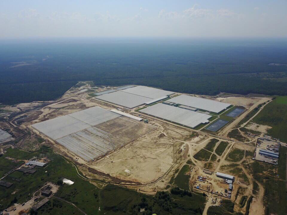 PhilipsHorti's tweet photo. What the build-up to 223km of our #LED #interlighting looks like from a drone above Agro-Invest in #Russia, it's big
https://t.co/9tBZRNZO2M https://t.co/QCVytcb7B0