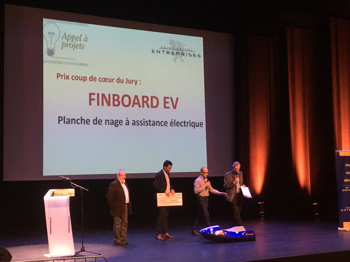ZOOPOLE_dvpt's tweet photo. G. Turbec de #Elvasport, créateur du #finboard accompagné par la technopole, coup de cœur du jury #SBE, annonce un projet de levée de fonds https://t.co/rsr9fJx7dd