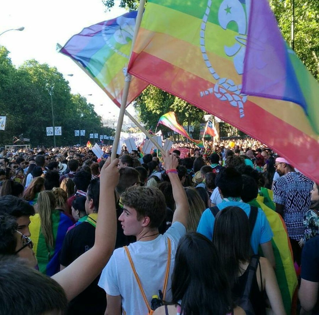 En #EdM estrenamos equipo. Aquí os pasamos la entrevista a una de las personas que lo componen. #LGTBEdM. blog.larocadelconsejo.net/2017/10/explor…