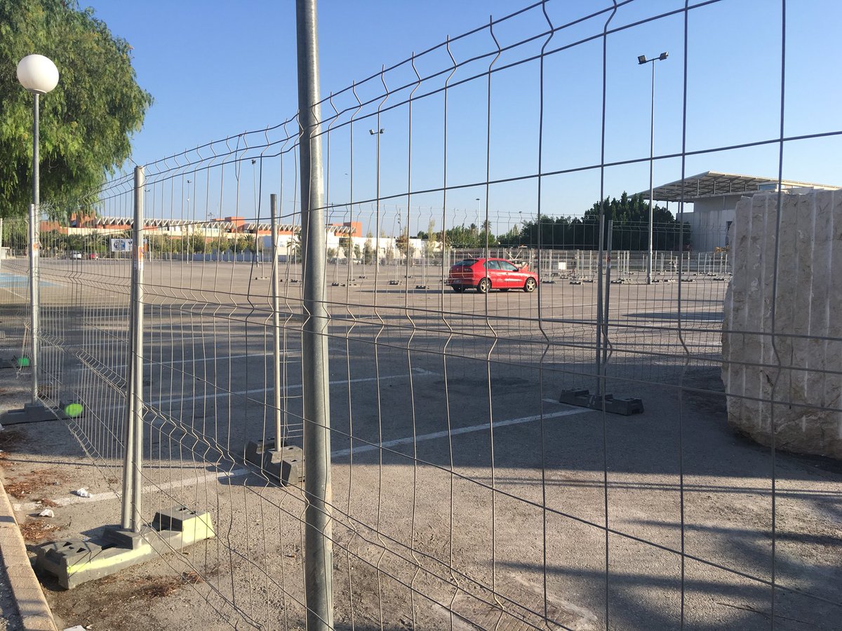 Empieza el juego de las vallas y averiguar por donde mierda puedes pasar 🤦🏼‍♀️🤦🏻‍♂️