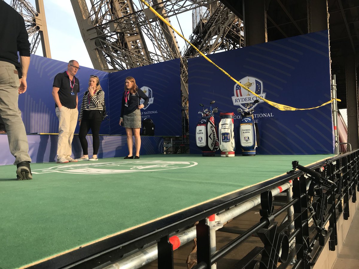 ffgolf's tweet photo. H-1 avant le drive des capitaines du 1er étage de la Tour Eiffel avec le Champ de Mars aux couleurs de la #rydercup2018 ! #oneyeartogo https://t.co/Q7EwiDSM95