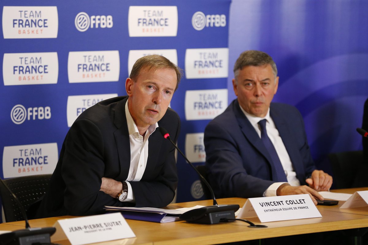 FRABasketball's tweet photo. [COMMUNIQUE] #TeamFranceBasket La liste officielle des 24 joueurs 🇫🇷 dévoilée
🏀
La liste ➡ https://t.co/7vwU0Vm9JC #FIBAWC2019 https://t.co/j7SkU9HVKQ