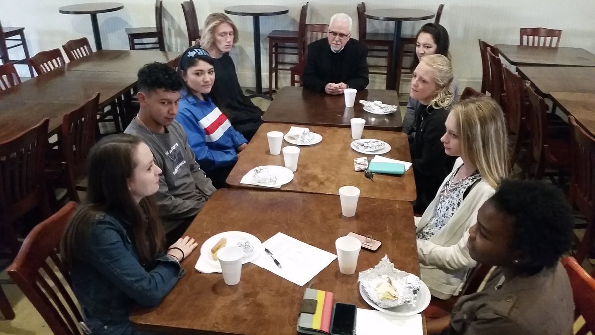 BoerneISD's tweet photo. Superintendent Tommy Price meets with his new Student Advisory Committee, a group who will offer insights from a student perspective. https://t.co/bZqXaa7e0u
