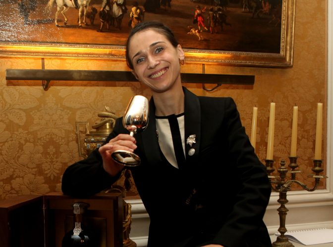 Arc_glass's tweet image. Bravo à #JuliaScavo, ambassadrice de la collection Reveal’Up de #ChefEtSommelier, grande finaliste du #MasterOfPort po.st/qwvHw3