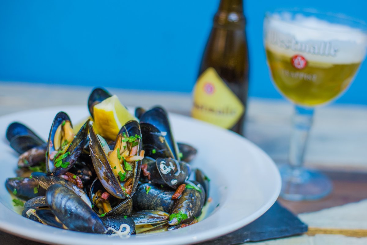 Sometimes all you need is a steaming plate of Moules to get you through the day… 🍴