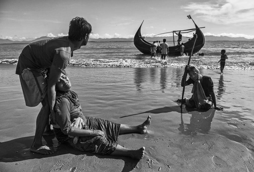 LotteLeicht1's tweet photo. Photographer Kevin Frayer's powerful &amp; moving images of the #Rohingya refugee crisis sparked by #Myanmar army abuses https://t.co/OPjPCHnqcz https://t.co/cc5xEIdmXv