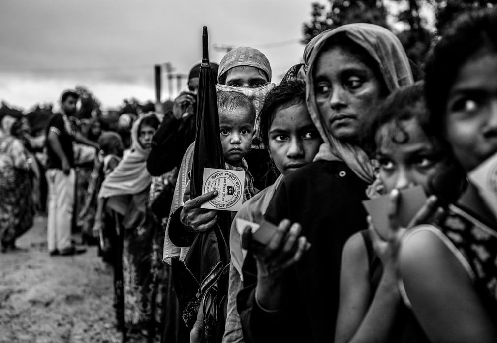 LotteLeicht1's tweet photo. Photographer Kevin Frayer's powerful &amp; moving images of the #Rohingya refugee crisis sparked by #Myanmar army abuses https://t.co/OPjPCHnqcz https://t.co/cc5xEIdmXv