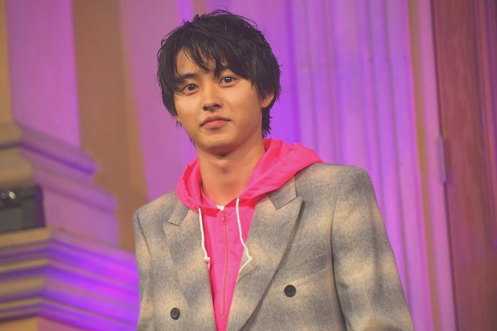 Y_kento0907's tweet photo. .

ファンは心の底から思ったでしょう…
一瞬だけこのボールになりたいと🙄💭

賢人くんのサインボール貰えるとか…
しかも4回もキスしてるボールなんて🍃

羨ましすぎる ~ 行きたかったな🌹🐝

#山﨑賢人 #賢人くん #斉木楠雄のΨ難
#サインボール #4回キス https://t.co/zt6ezEP80c