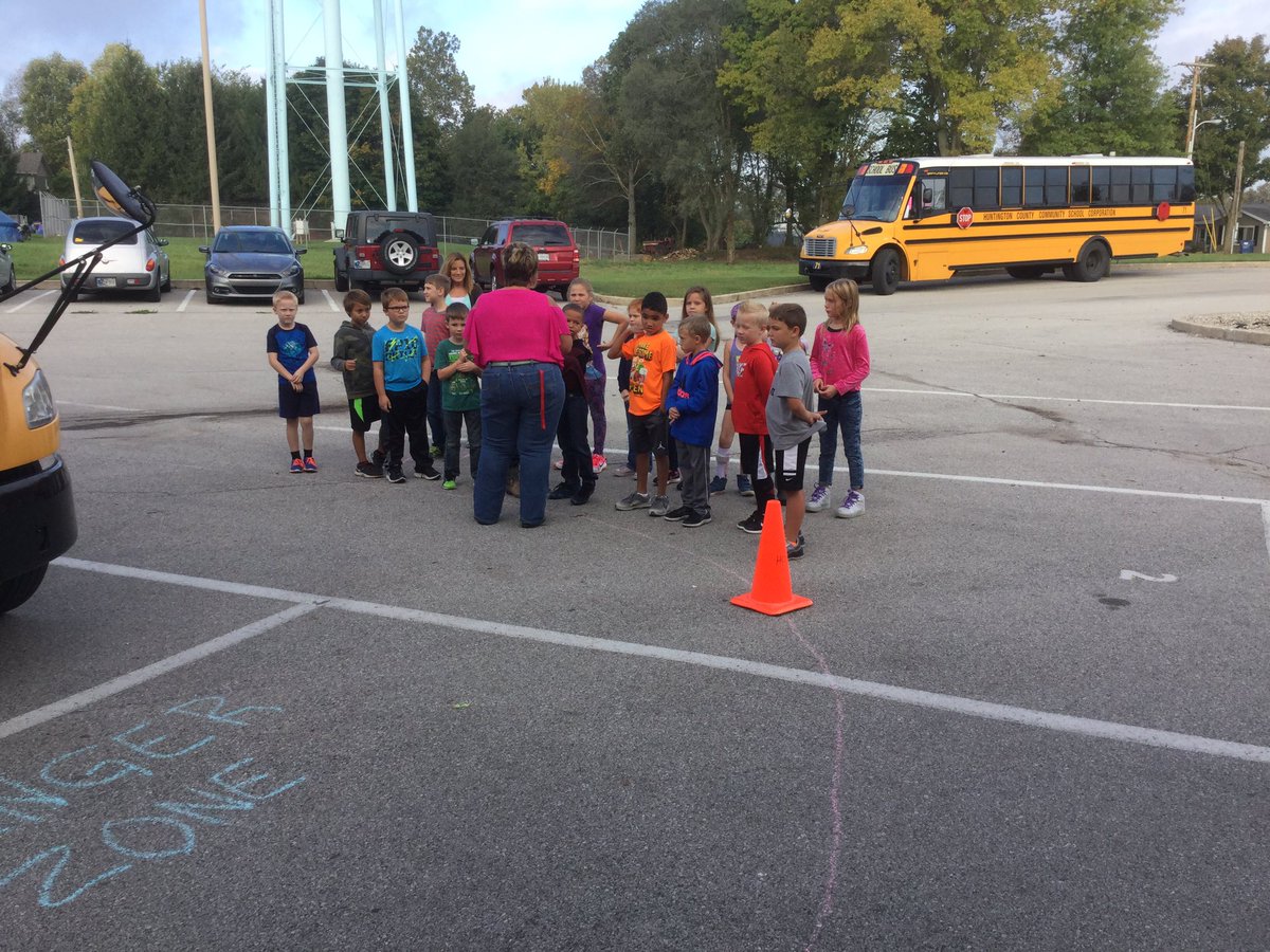 HCCSCTrans's tweet photo. Andrews Cardinals finishing up Bus Safety week. #HCCSCTrans #HCCSCbusdriversrock #Andrewscardinals https://t.co/BbAzwxtx3N