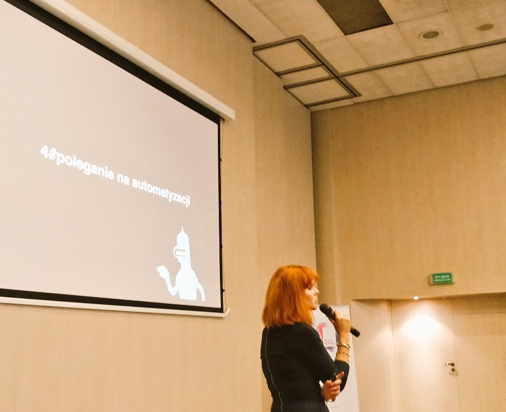 domipok's tweet photo. Marta opowiada o pułapkach w #googleads
Props za Bender.a 😁
#SIMTorun https://t.co/X89y1FL0Ve