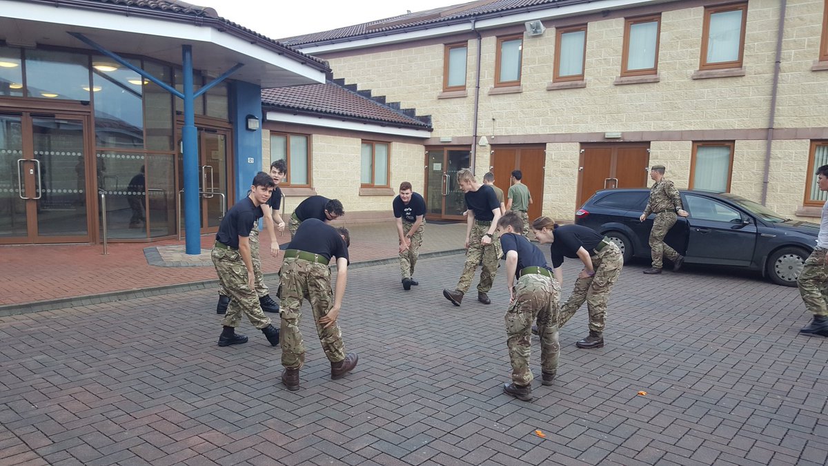 Timoor1's tweet photo. @irish_guards @acftrgadviser Warming up is essential for all runs and here is the Lisneal prior to setting the fastest time #minimicks https://t.co/Tfb0lVVxTT