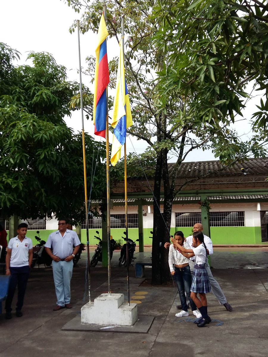 IEDorado's tweet photo. @IEDorado celebrando la #DíadelaRaza  @SemMonteria @sarrieta19 @MarcosDanielPG  @JhaderCano @monterialcaldia @ricardo_maderas https://t.co/PZdfh2LOj8