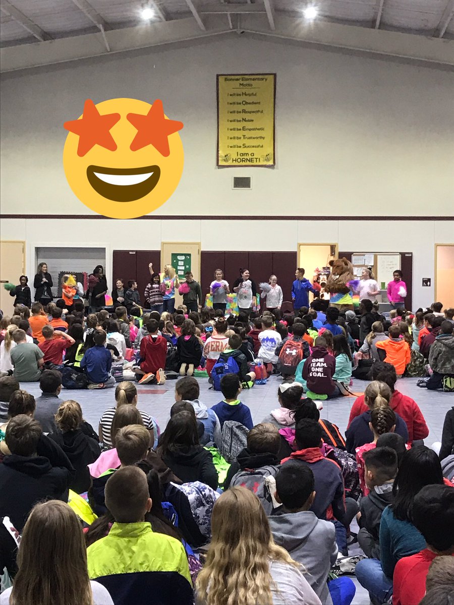KelliDaviskk's tweet photo. Danica, Leilani, Alana & Julian Cheer on Bonner Friends to be #Drugfree!! With #ADAC #redribbon #bonnerbuzz #buzzhisd https://t.co/OFktOmEPN7