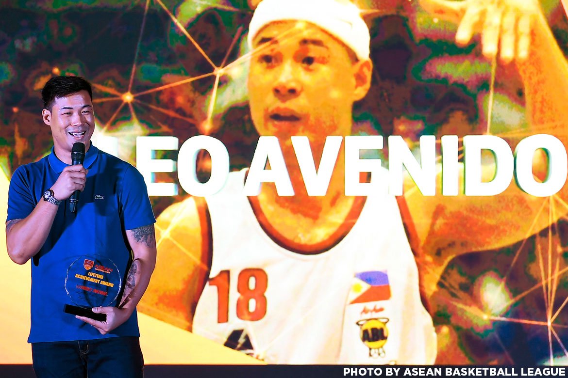 tiebreakertimes's tweet photo. #ABL2017 Leo Avenido honored after becoming first-ever ABL Lifetime Achievement awardee >> https://t.co/LmQW7115OP https://t.co/P0m021cjHl